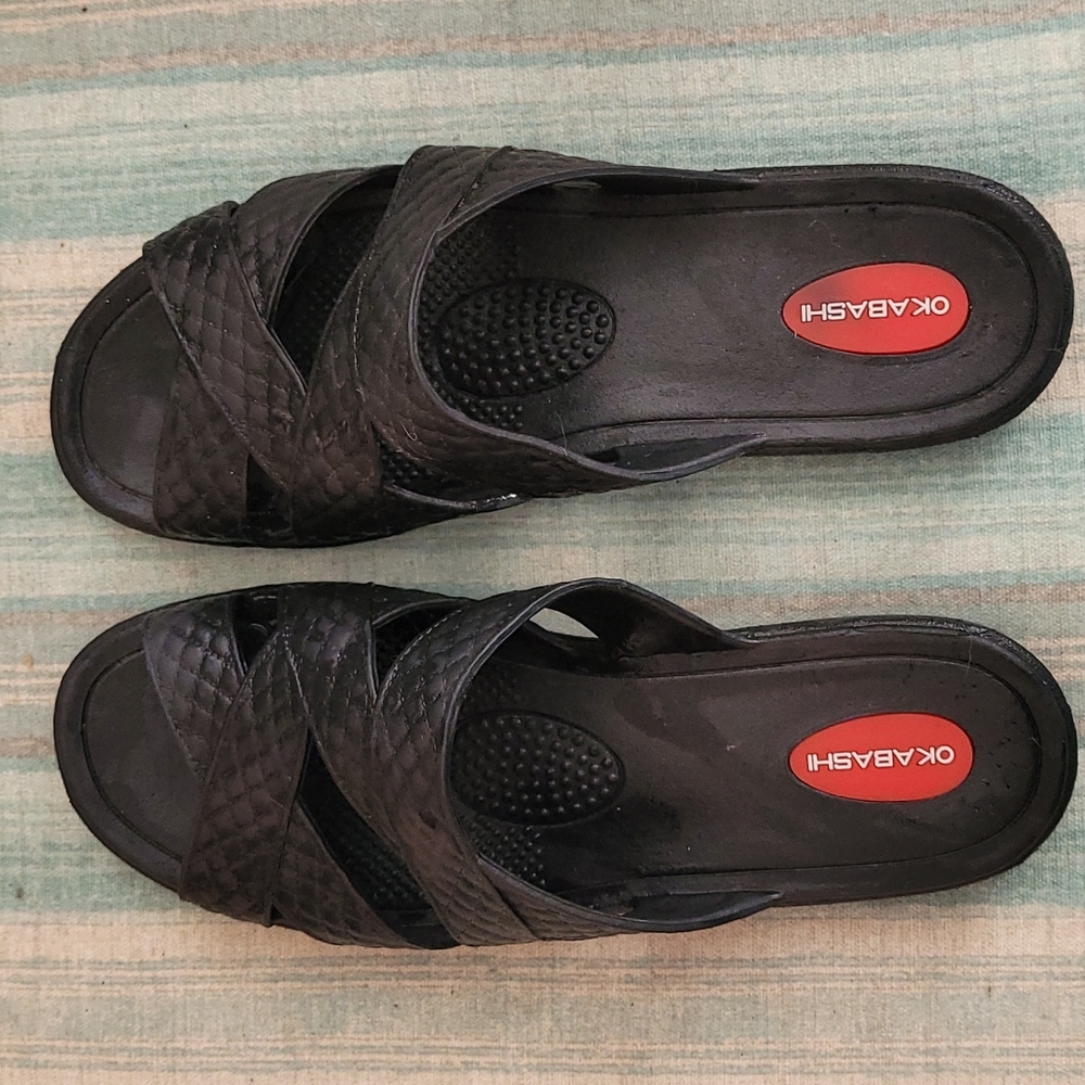 Okabashi flat criss-cross sandals